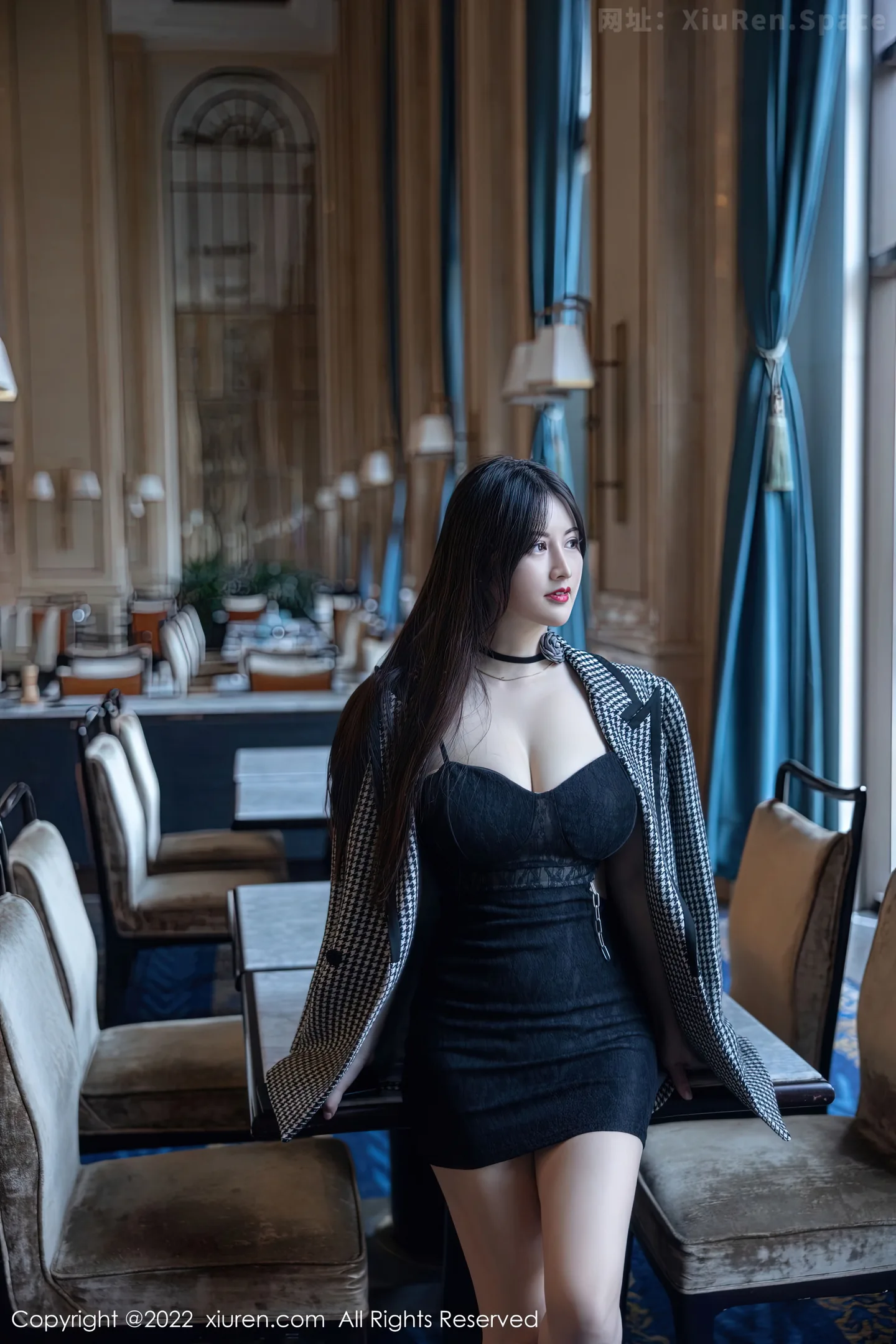 图片[4]-[XiuRen秀人网]2022.12.23 VOL.6039 就是阿朱啊 黑色透视情趣内衣加黑丝美腿性感私房写真集-秀人网官方网站